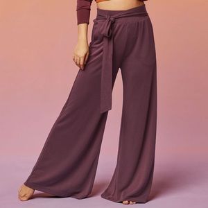 NWT - Fabletics Chris Washed Tricot Pant